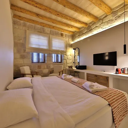 Simurg Cave House