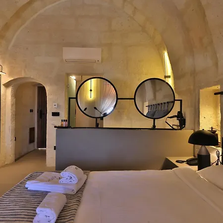 Simurg Cave House